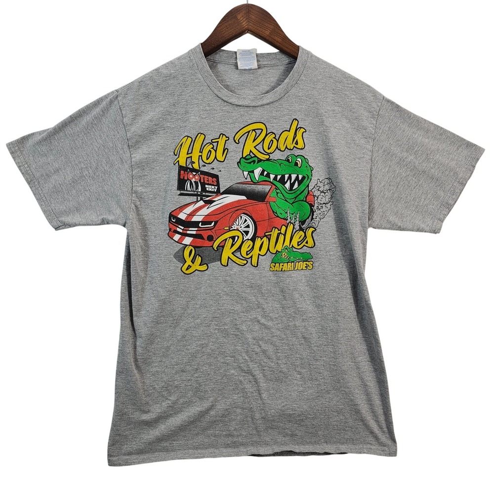 Hot Rods & Reptiles Safari Joes Hooters Graphic TShirt Gray Men M Port & Company